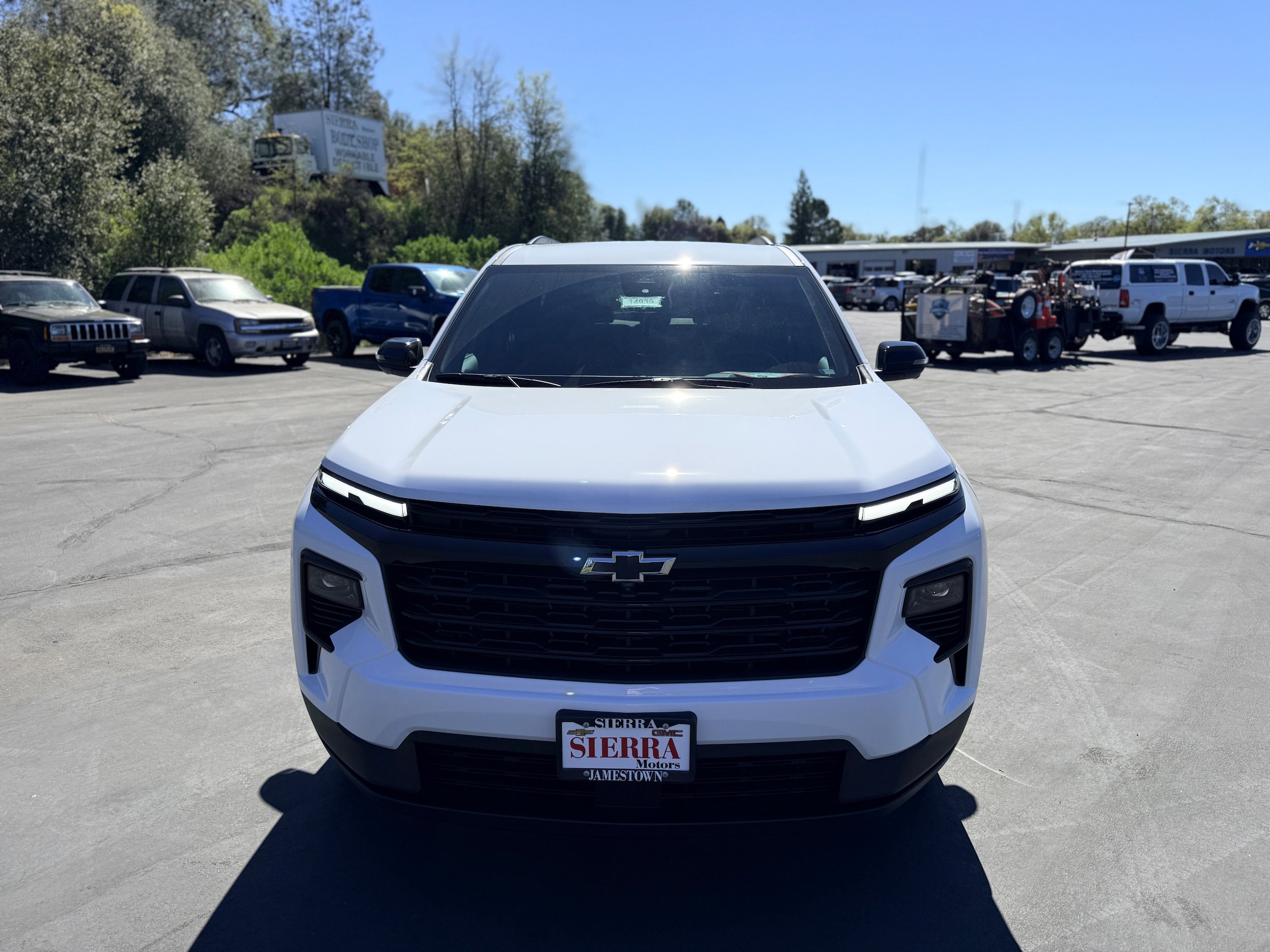 New 2026 Chevrolet Traverse LT w/ Midnight/Sport Edition AWD/4WD image 2