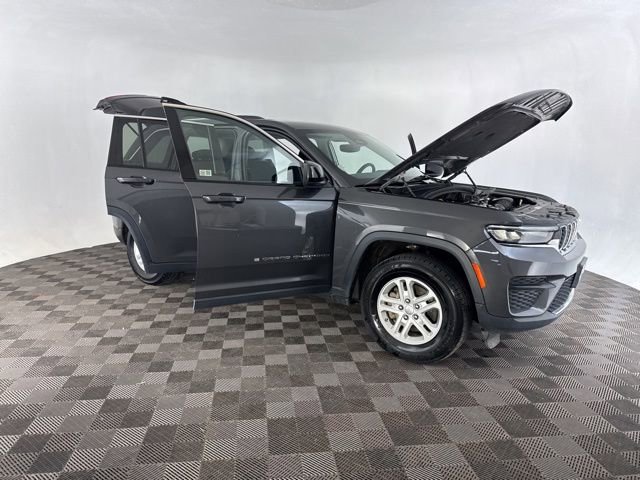 Used 2024 Jeep Grand Cherokee Laredo AWD/4WD image 12
