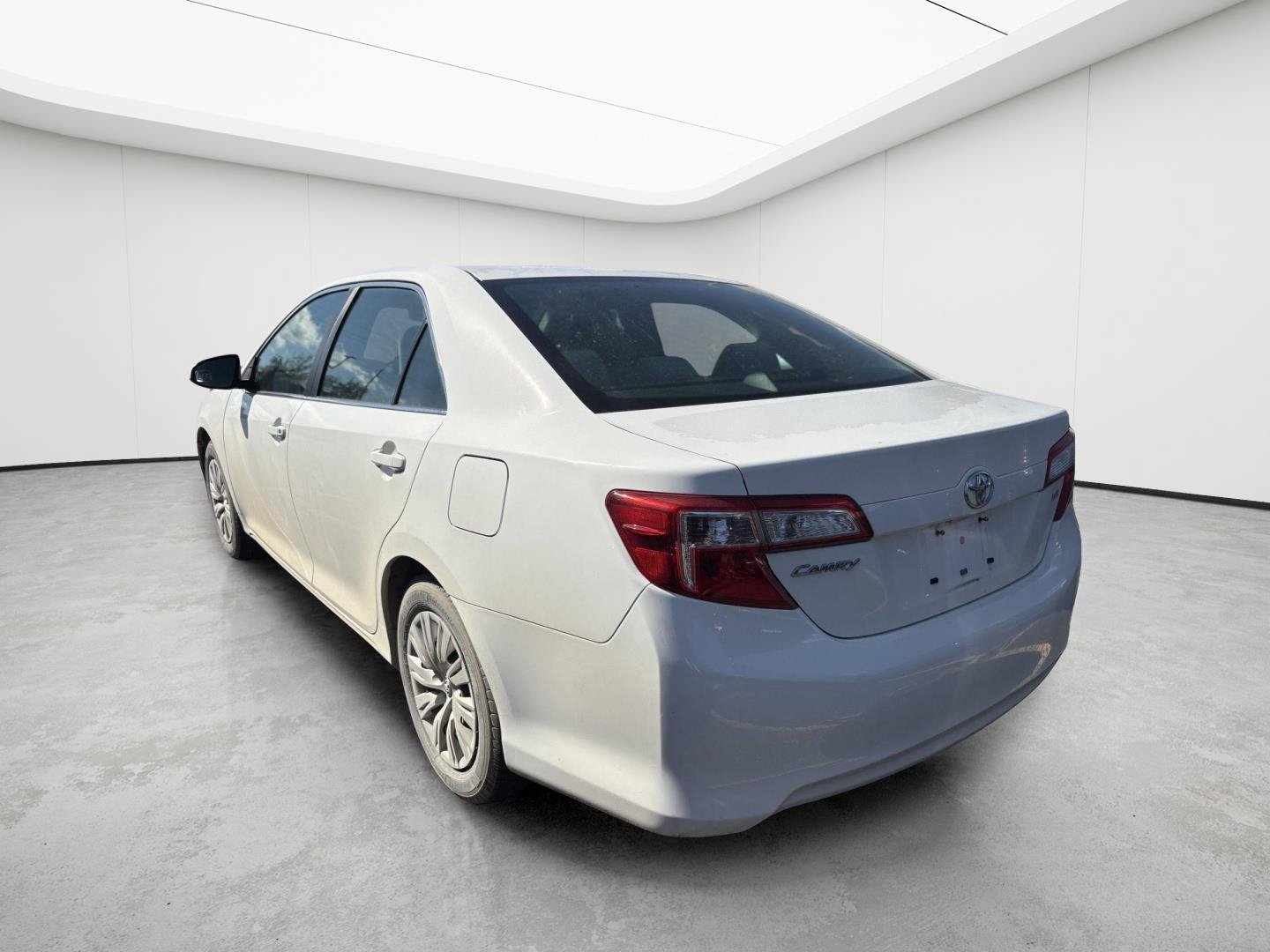 Used 2012 Toyota Camry LE FWD image 4