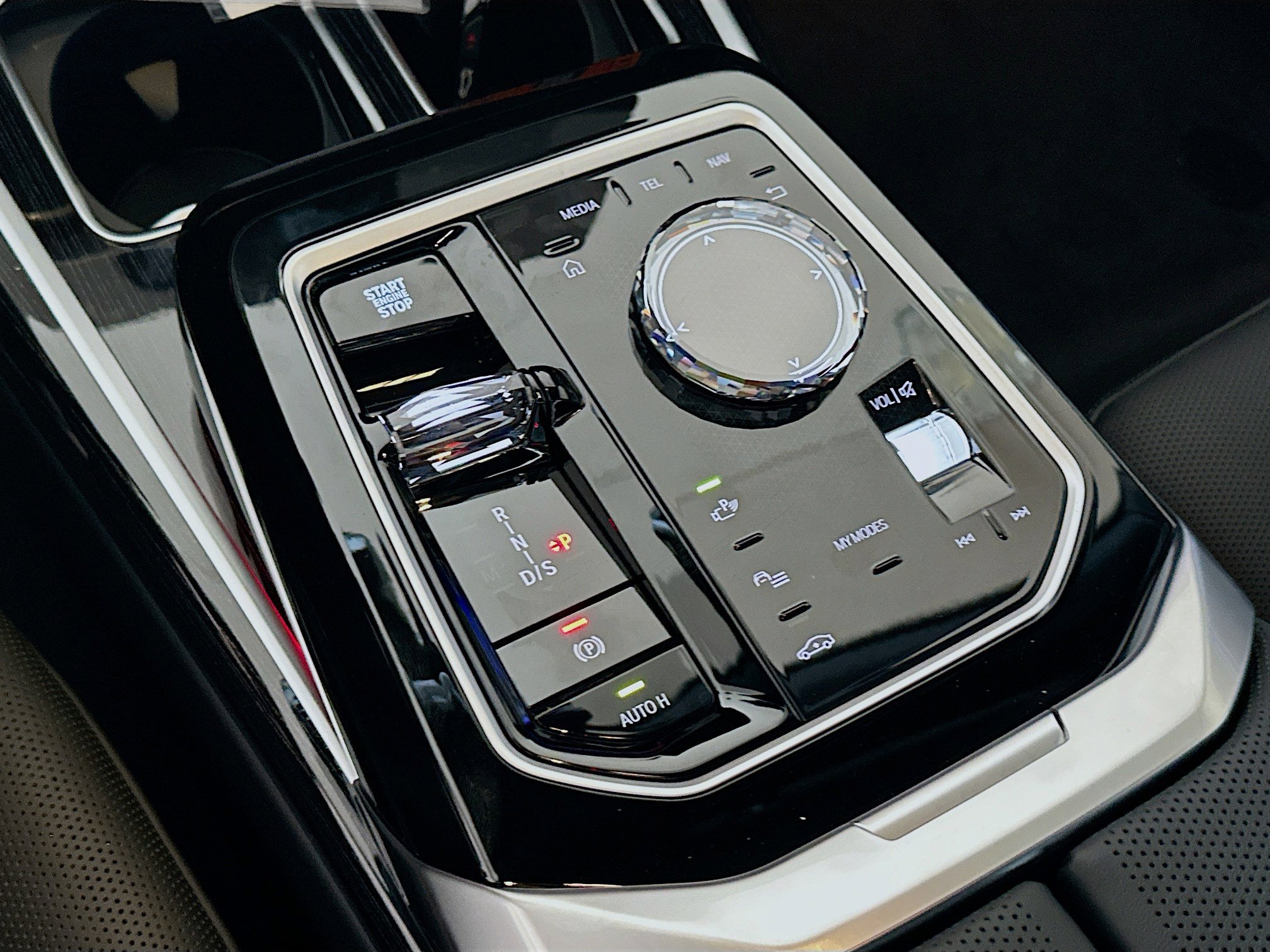 New 2026 BMW 750e xDrive image 14