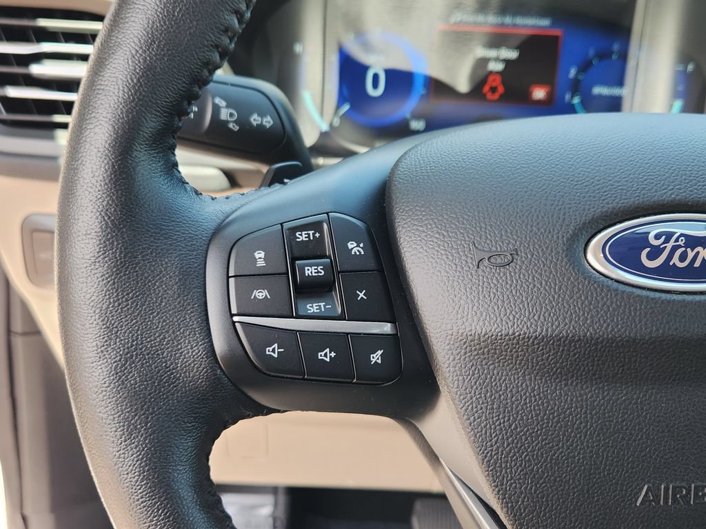 Used 2020 Ford Escape Titanium AWD/4WD image 17