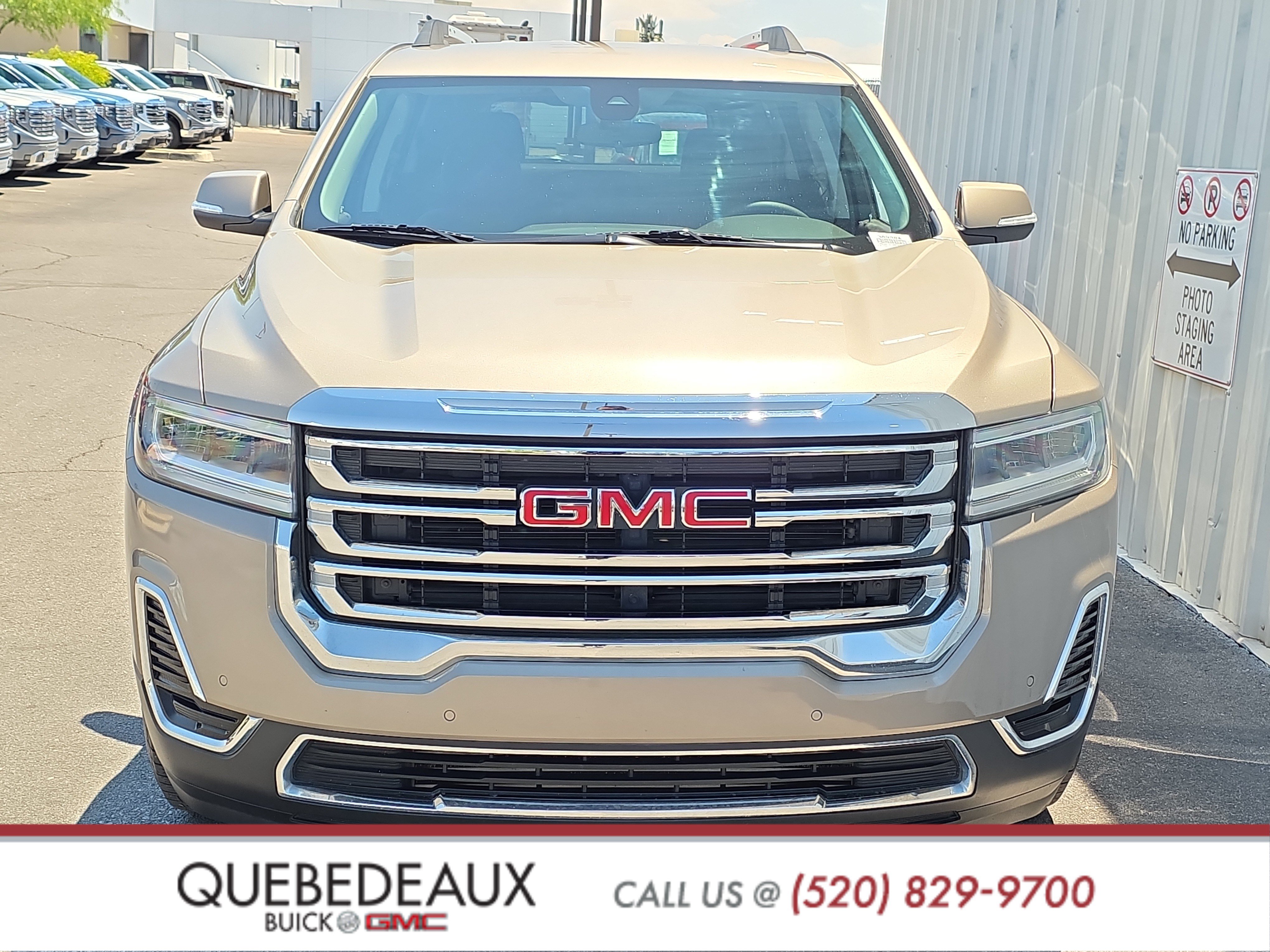 Used 2022 GMC Acadia SLE w/ Driver Convenience Package FWD image 2