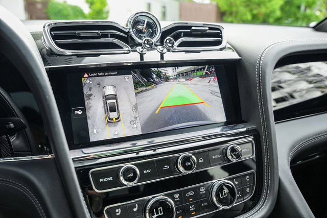 Used 2024 Bentley Bentayga Extended Wheelbase AWD/4WD image 27