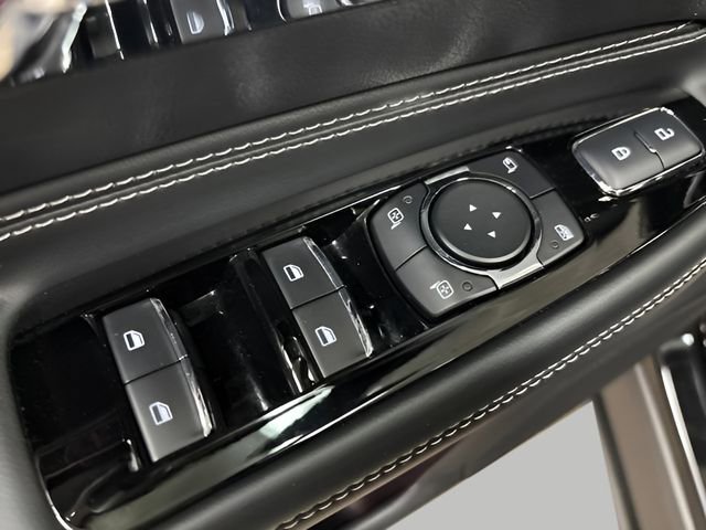 Used 2025 Lincoln Corsair Reserve w/ Equipment Group 202A image 11