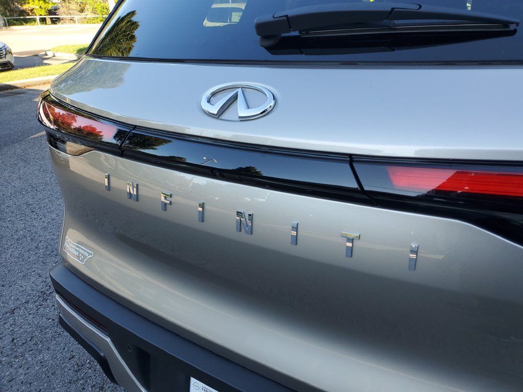 Used 2024 INFINITI QX60 Luxe w/ Vision Package FWD image 7