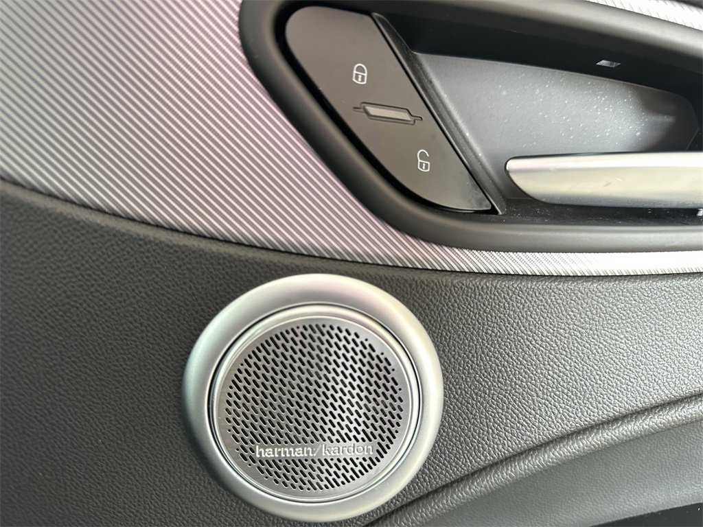 Used 2024 Alfa Romeo Stelvio Ti image 16