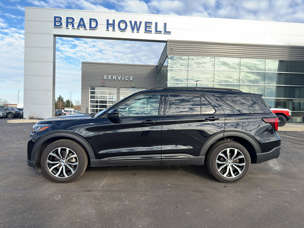 Used 2025 Ford Explorer ST-Line image 1