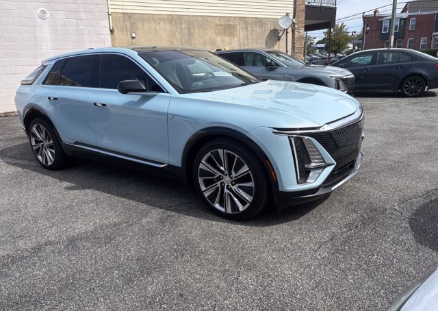Certified 2024 Cadillac Lyriq Luxury AWD/4WD image 2
