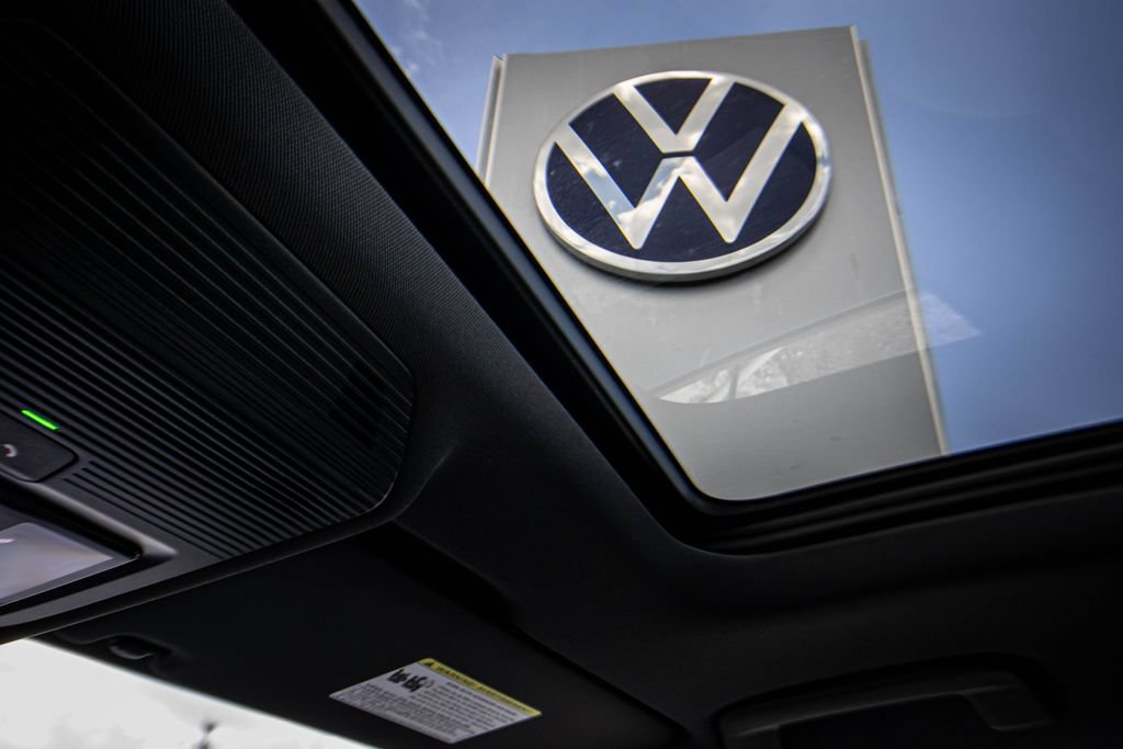 New 2026 Volkswagen Tiguan SE R-Line FWD image 49
