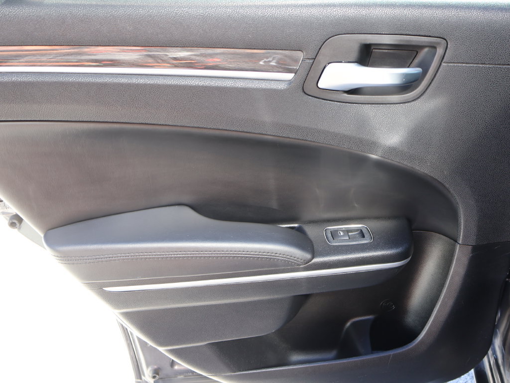 Used 2019 Chrysler 300 Touring w/ Driver Convenience Group RWD image 15