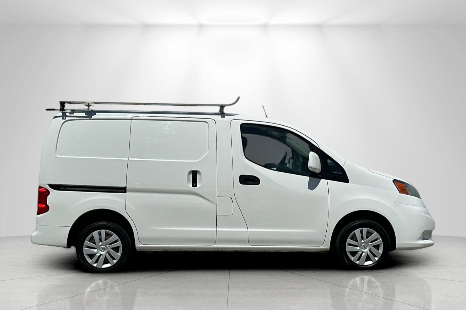 Used 2020 Nissan NV200 SV FWD image 2