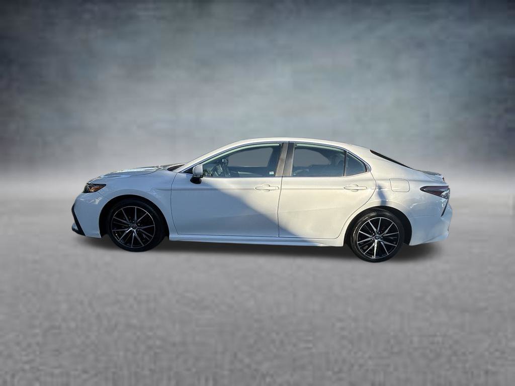 Used 2024 Toyota Camry SE w/ Cold Weather Package FWD image 4