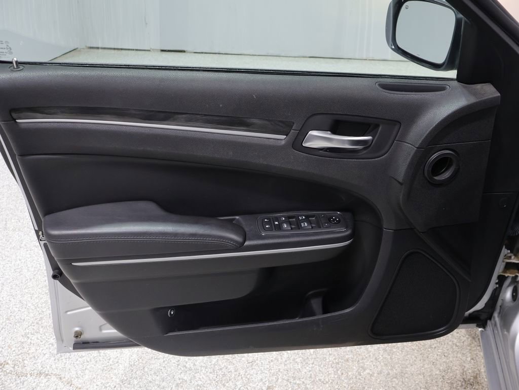 Used 2019 Chrysler 300 Touring image 13