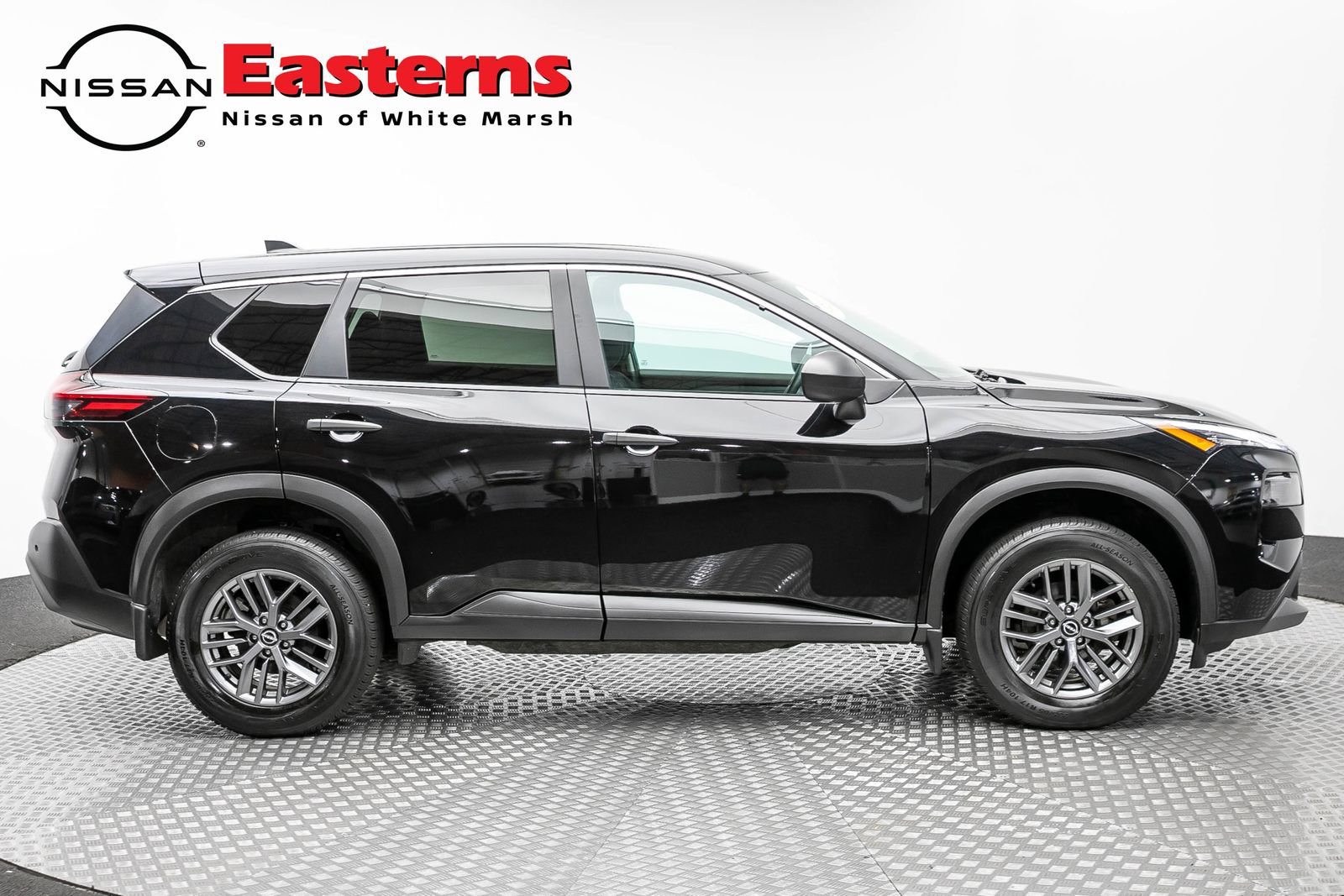 Used 2023 Nissan Rogue S AWD/4WD image 4