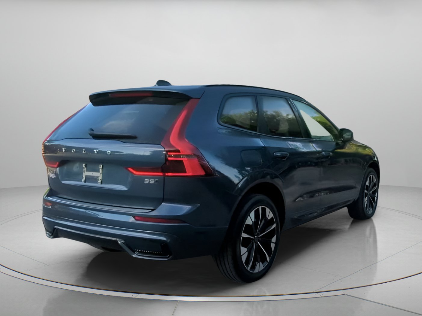 Used 2026 Volvo XC60 B5 Plus AWD/4WD image 27