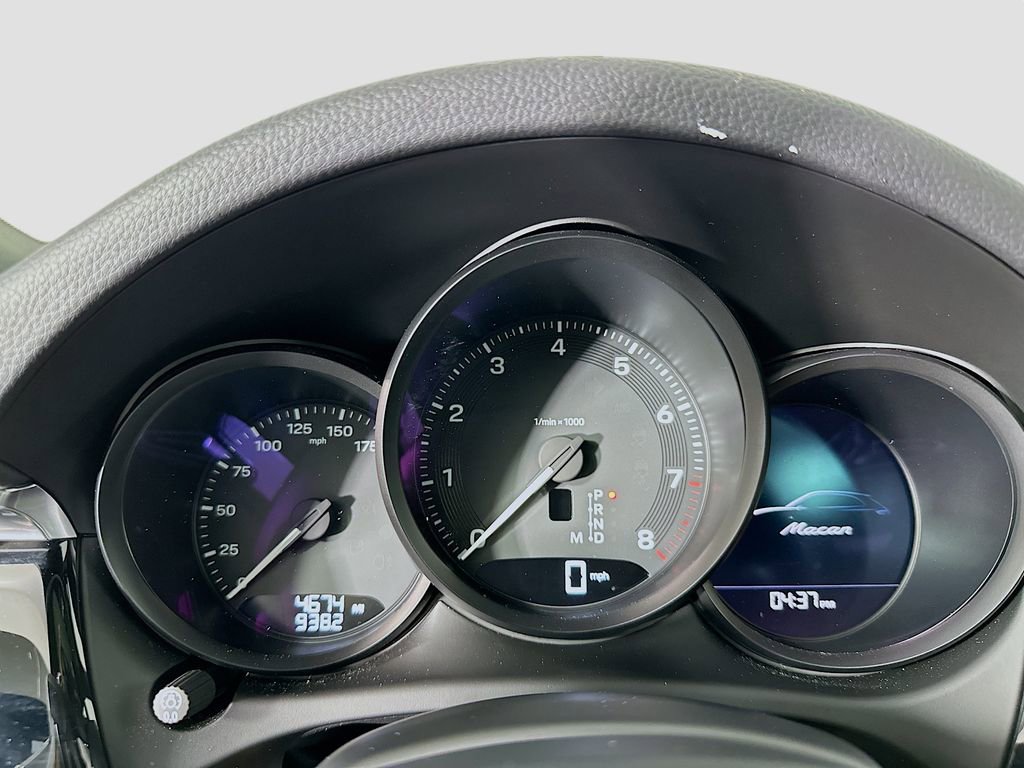 Used 2025 Porsche Macan image 13
