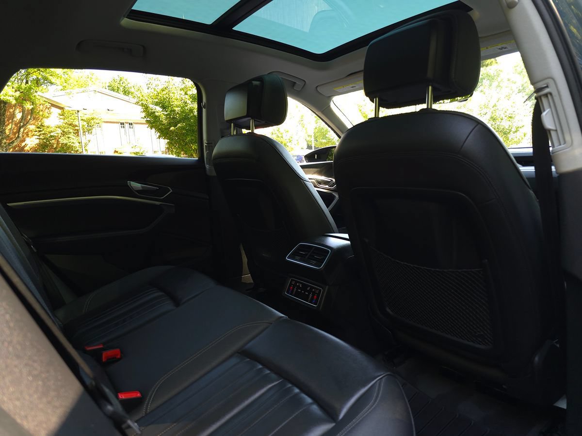 Used 2024 Audi Q8 e-tron Premium AWD/4WD image 20
