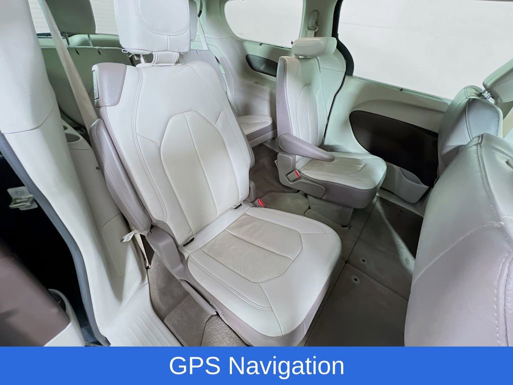 Used 2019 Chrysler Pacifica Touring-L w/ Advanced Safetytec Group image 29