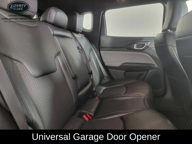 Used 2023 Jeep Compass Latitude w/ Convenience Group AWD/4WD image 17