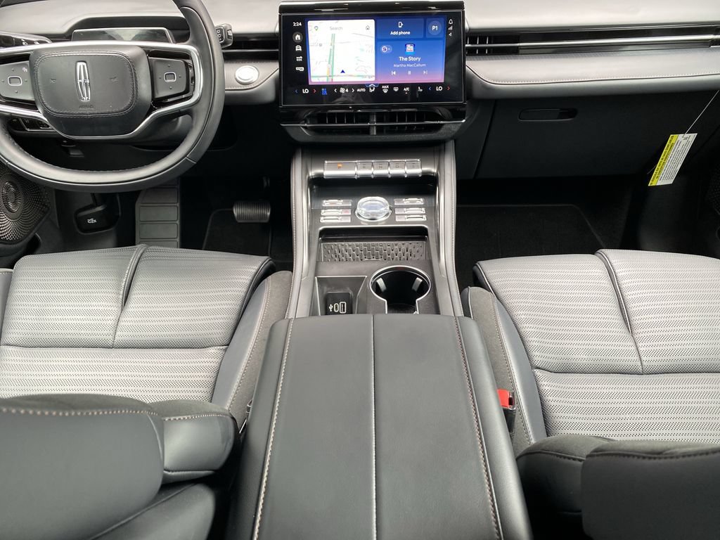 Used 2025 Lincoln Nautilus Reserve AWD/4WD image 16