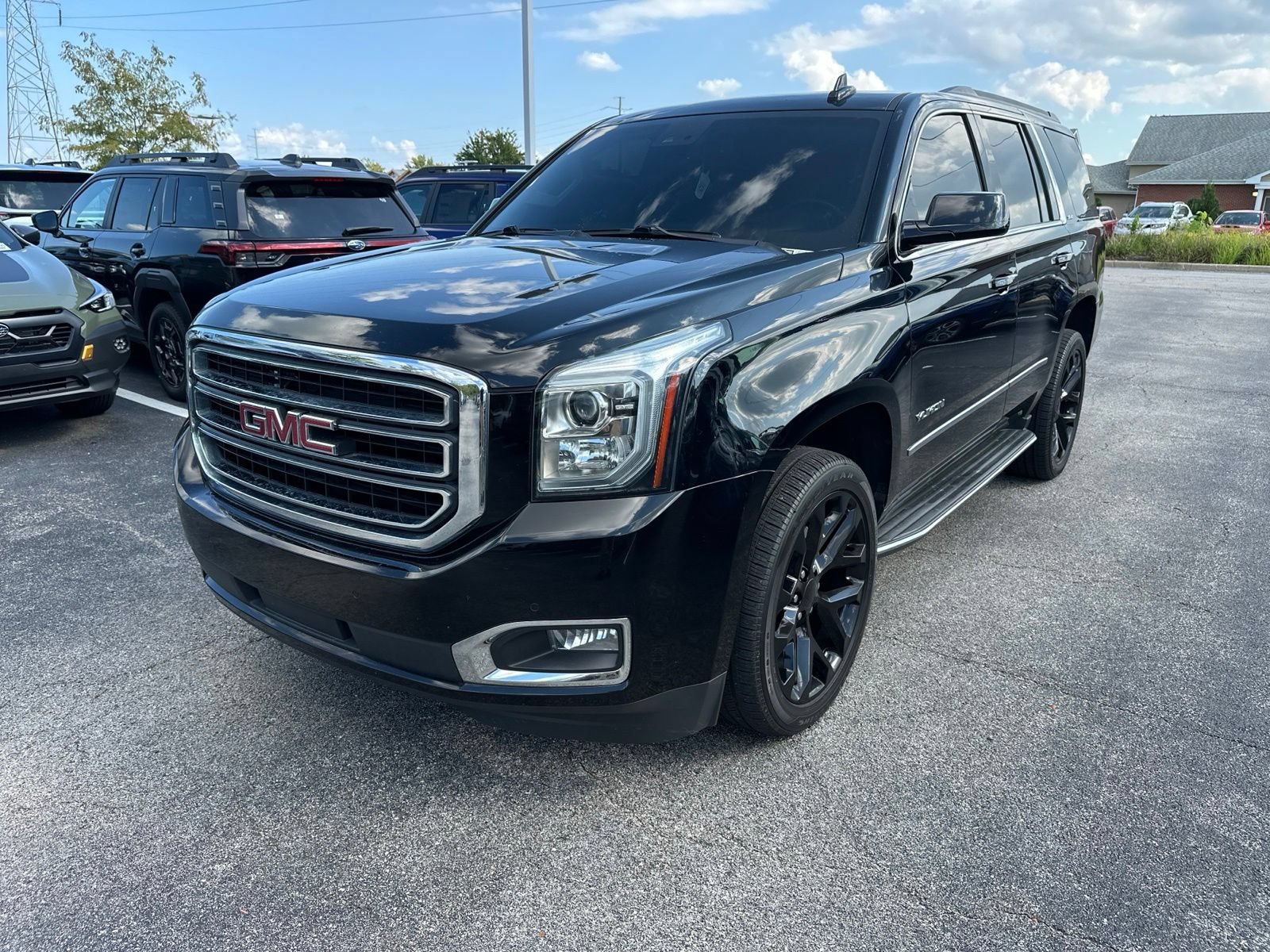 Used 2018 GMC Yukon SLE w/ SLE Value Package AWD/4WD image 1