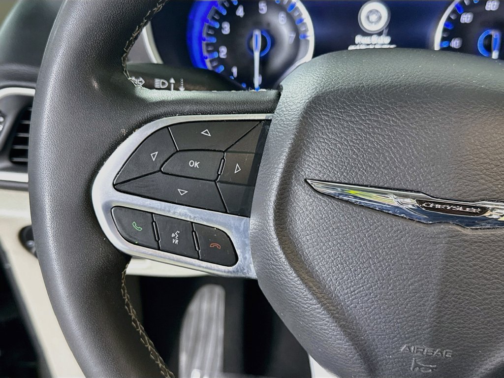 Used 2024 Chrysler Pacifica Touring-L FWD image 21