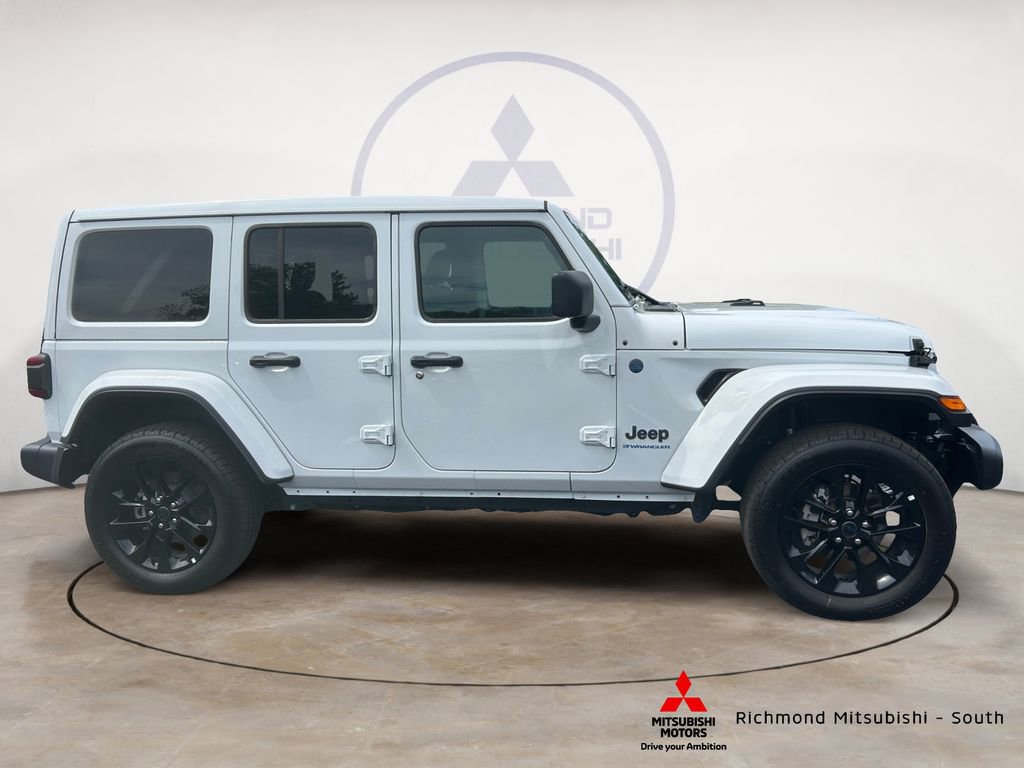 Used 2025 Jeep Wrangler Unlimited Sahara w/ Safety Group AWD/4WD image 2