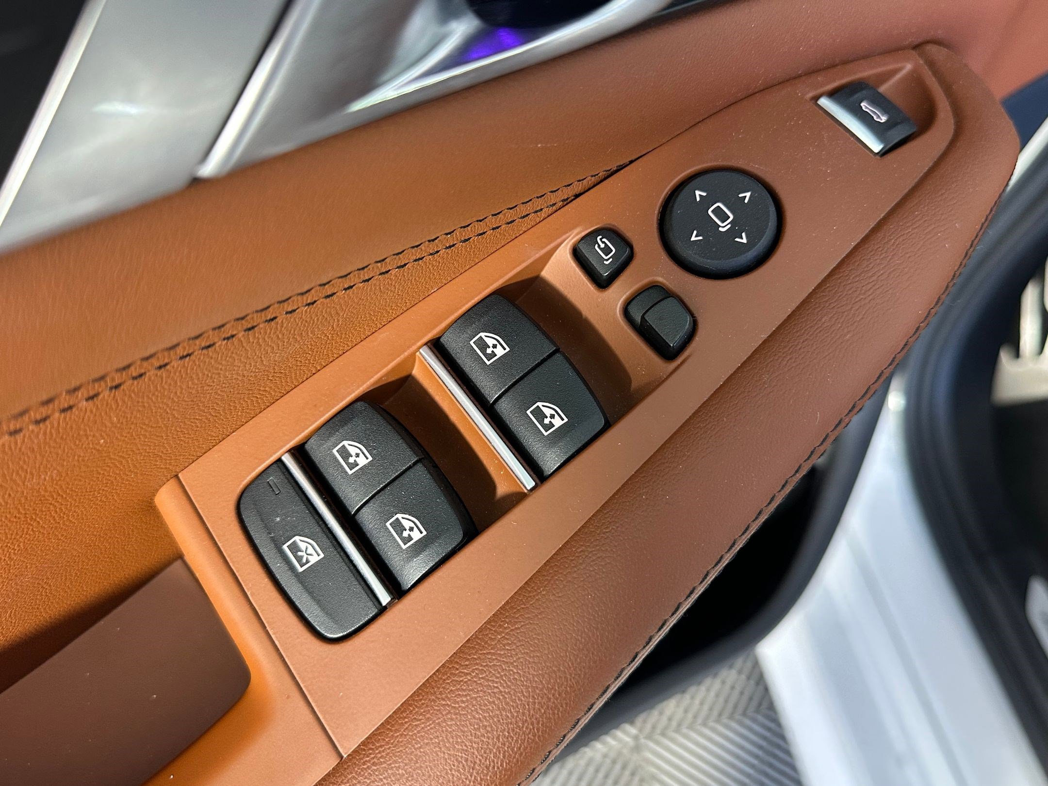 Used 2023 BMW X5 xDrive45e w/ Executive Package image 21