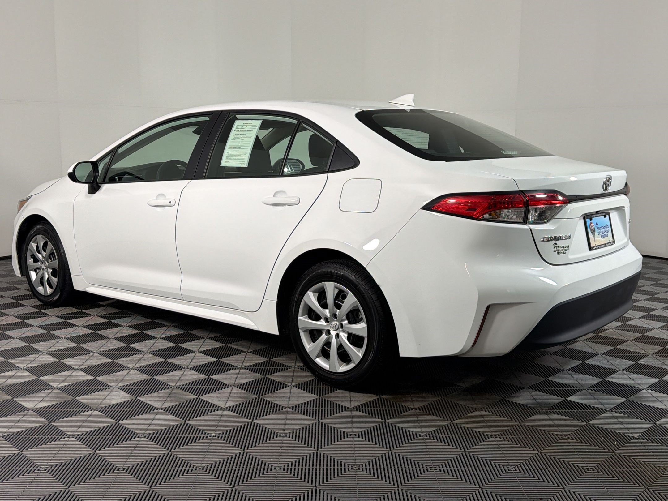 Used 2024 Toyota Corolla LE FWD image 2