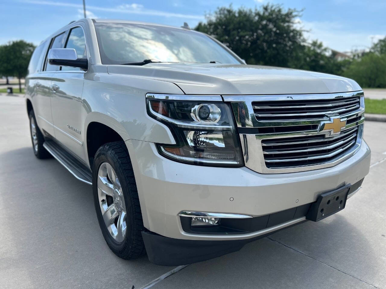 Used 2016 Chevrolet Suburban LTZ RWD image 4