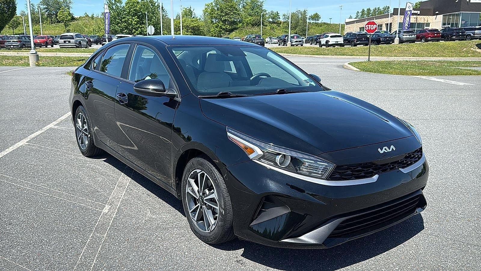 Used 2023 Kia Forte LXS w/ LXS Technology Package FWD image 1