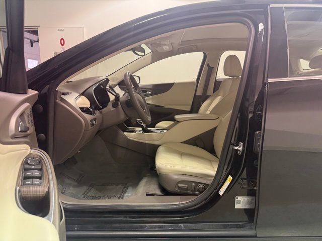 Used 2024 Chevrolet Malibu LT image 11