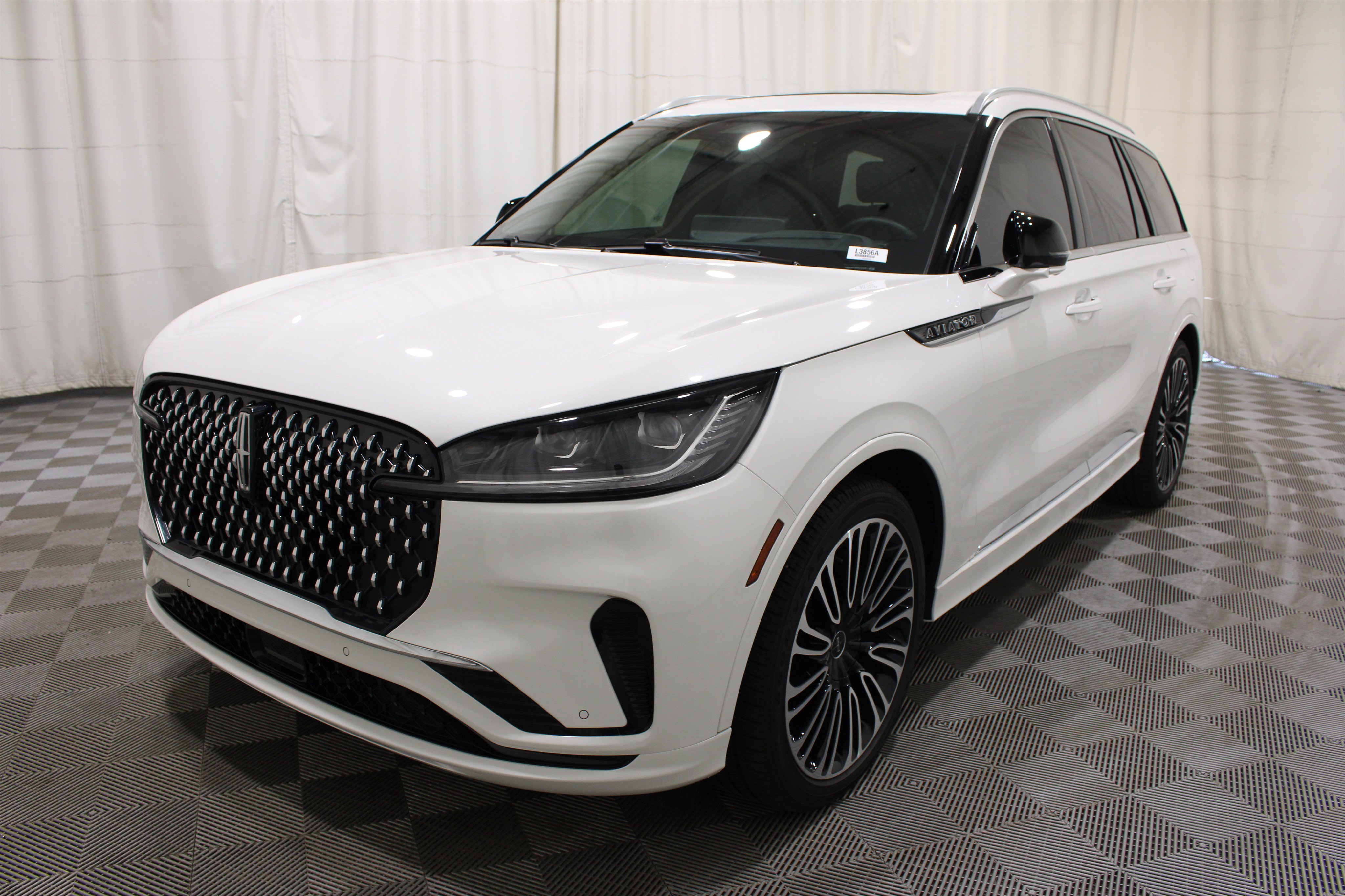 Used 2025 Lincoln Aviator Black Label AWD/4WD image 40