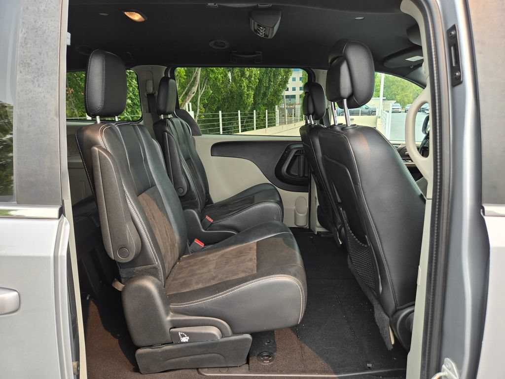 Used 2019 Dodge Grand Caravan SXT FWD image 12