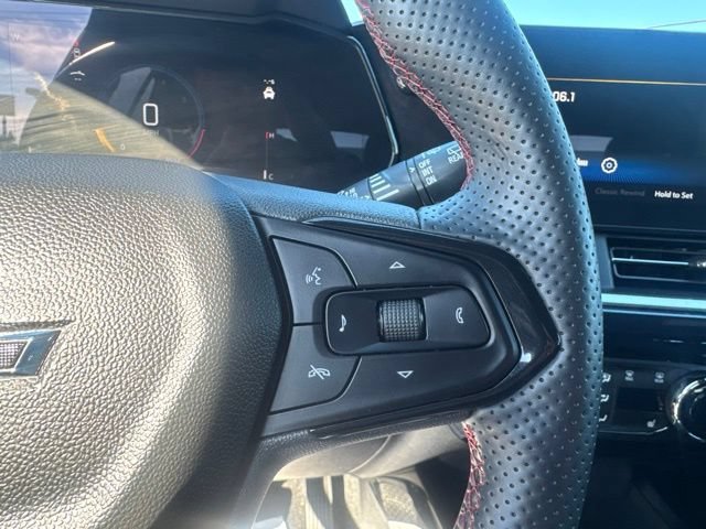 Used 2024 Chevrolet Trax RS w/ Sunroof Package FWD image 21