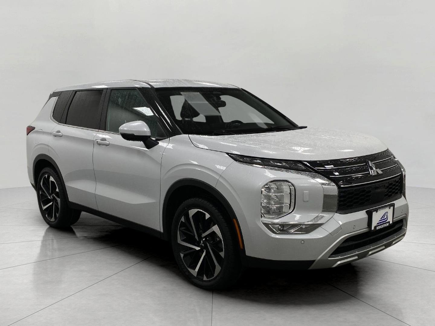 Used 2024 Mitsubishi Outlander AWD image 1