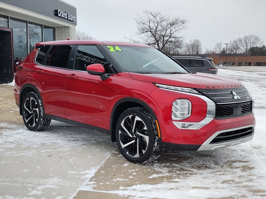 Used 2024 Mitsubishi Outlander SE Black Edition image 3