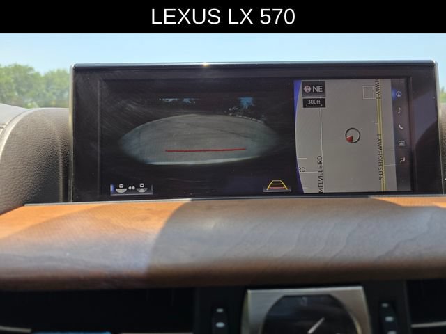 Used 2021 Lexus LX 570 4WD w/ Luxury Package image 32