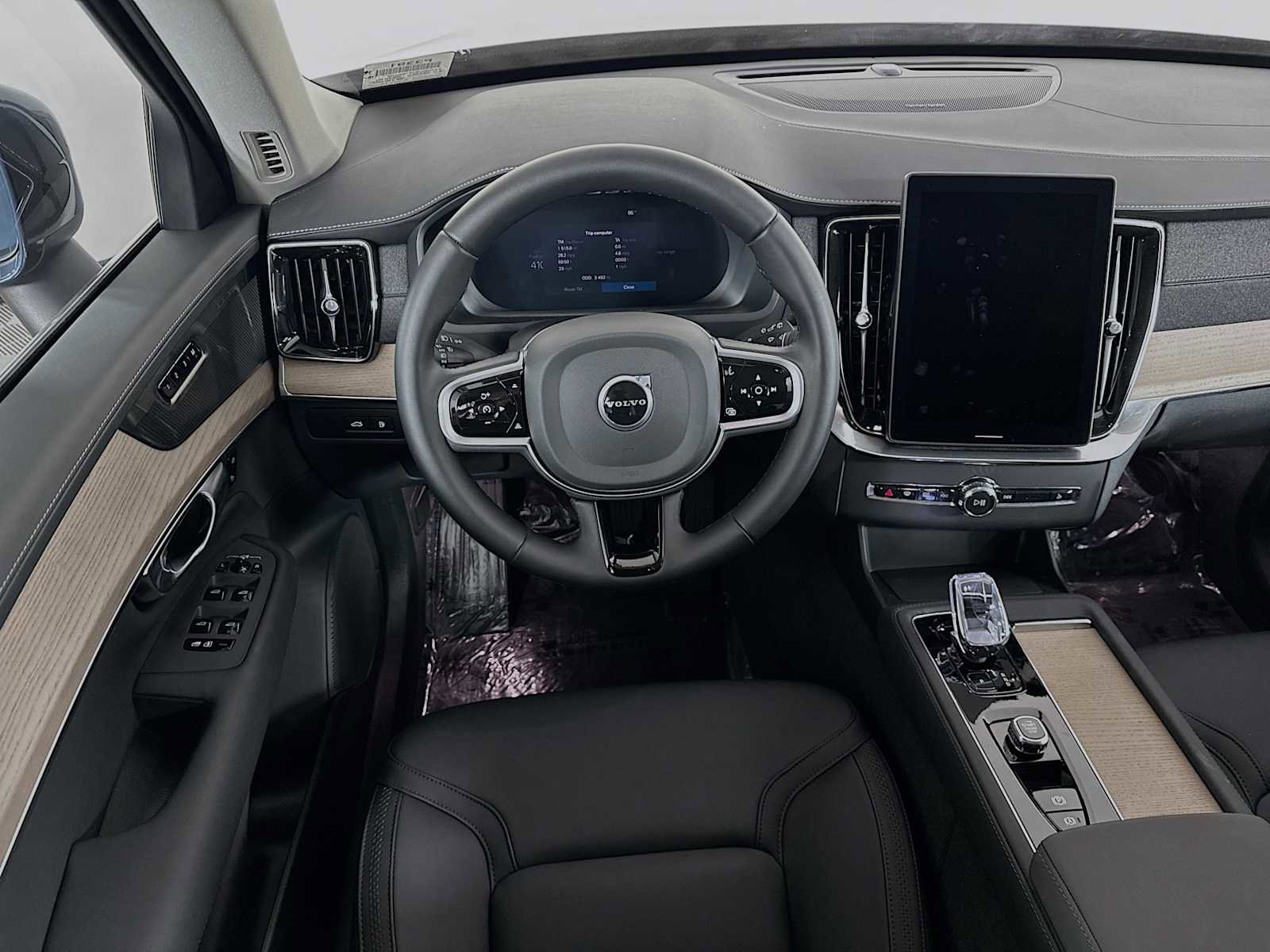 Used 2025 Volvo XC90 T8 Plus w/ Protection Package Premier image 21