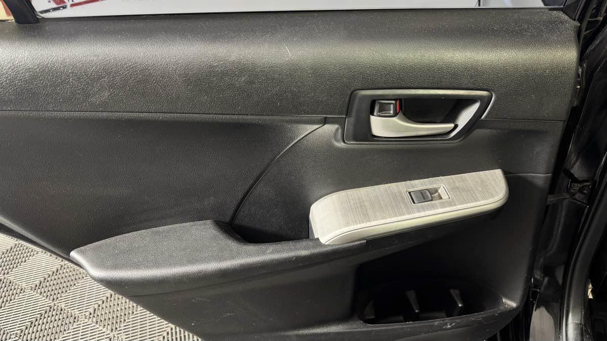 Used 2014 Toyota Camry SE FWD image 25