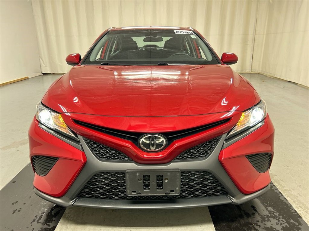 Used 2020 Toyota Camry SE image 3