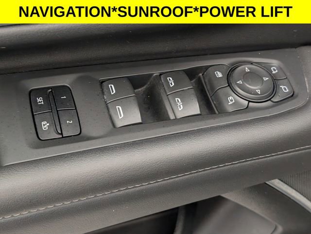 Used 2022 Chevrolet Suburban Z71 w/ Luxury Package image 12