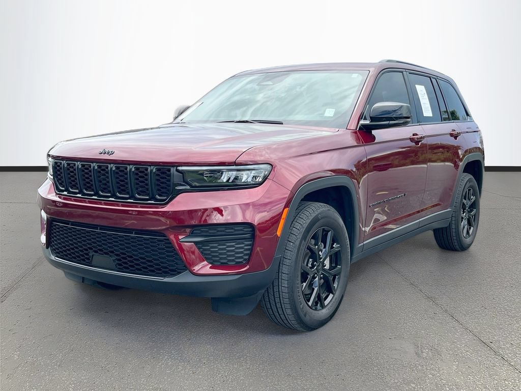 Used 2025 Jeep Grand Cherokee Altitude RWD image 3