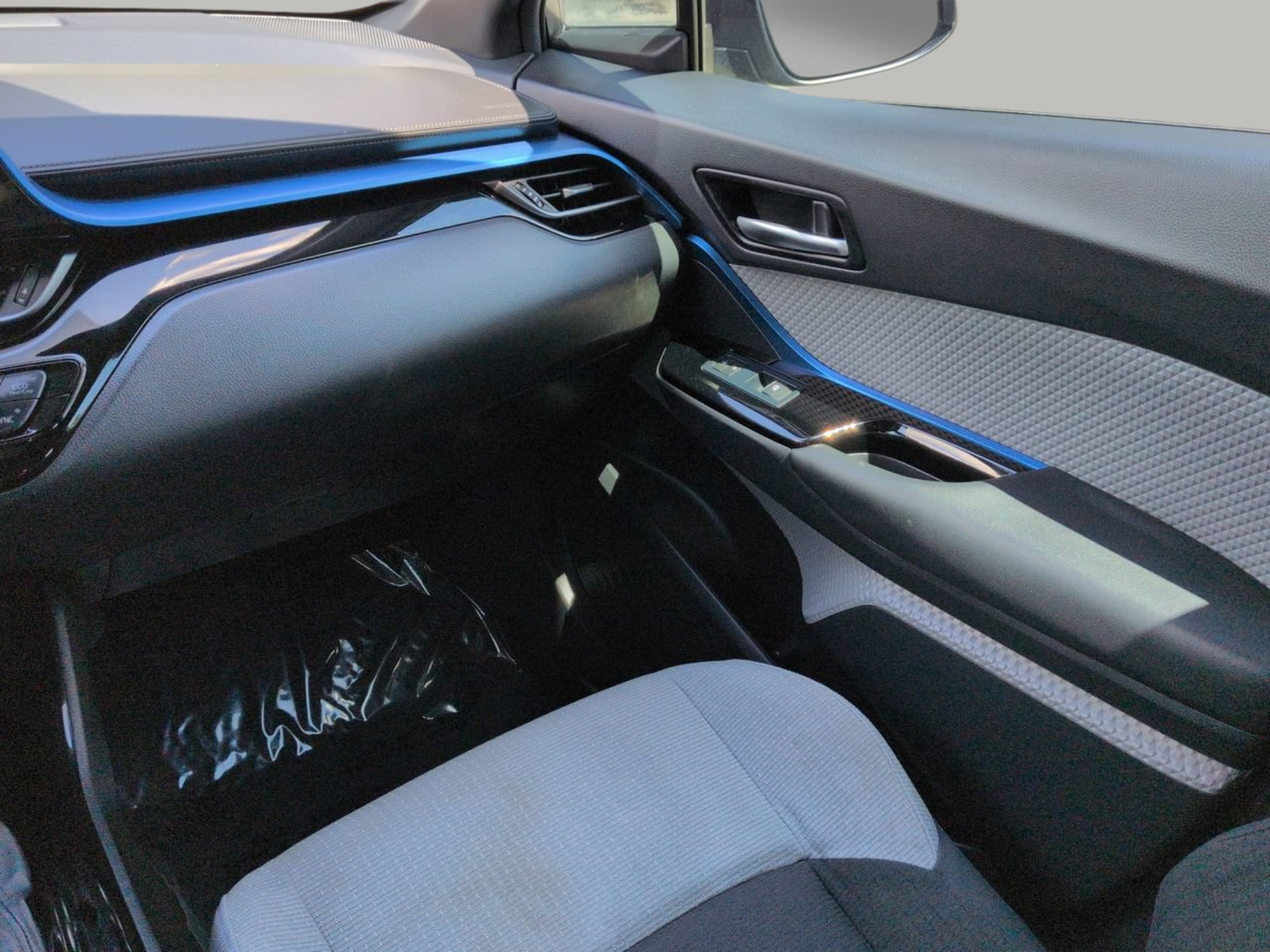 Used 2019 Toyota C-HR XLE FWD image 19