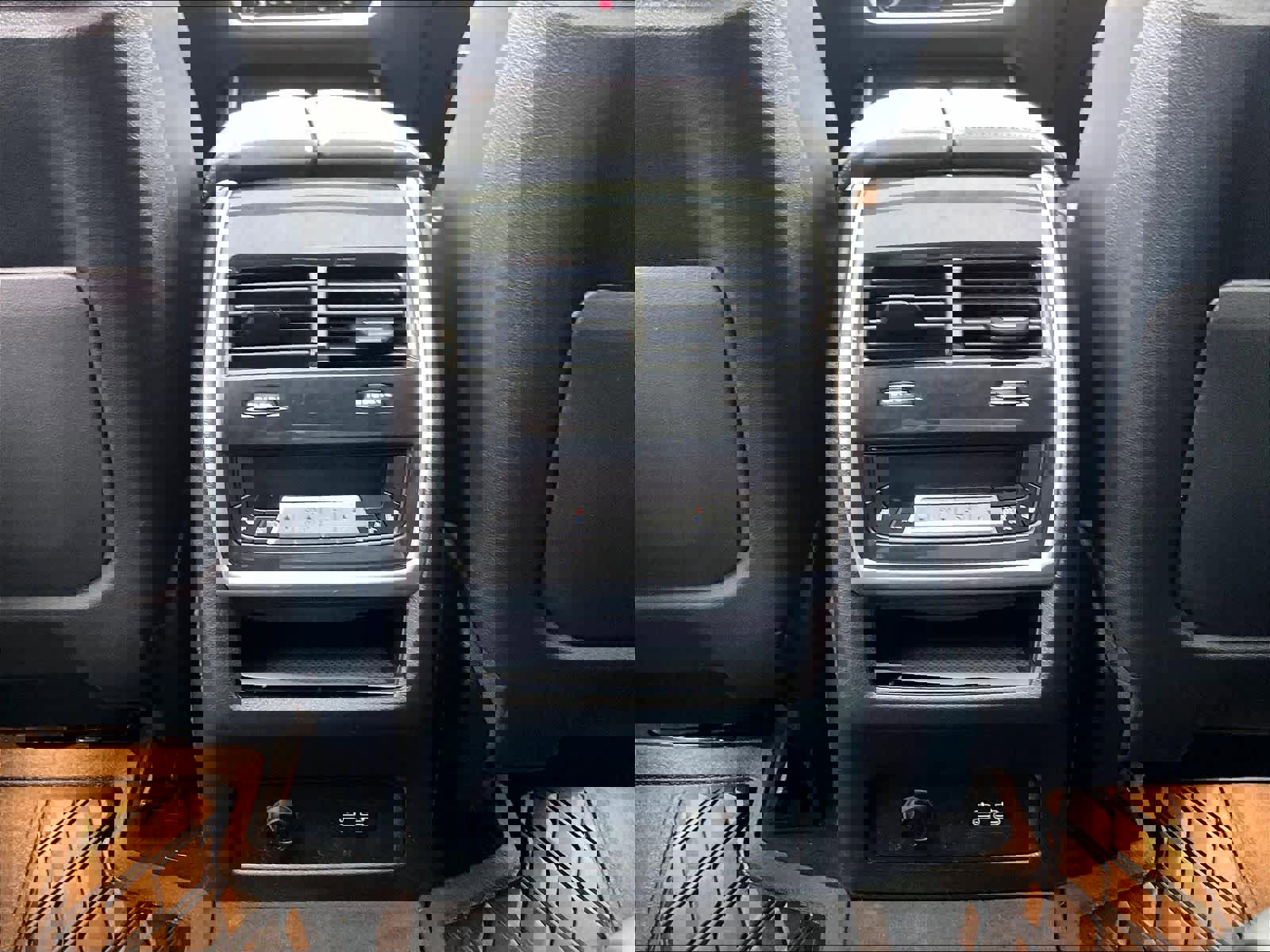 Used 2024 BMW X7 xDrive40i w/ Executive Package image 28