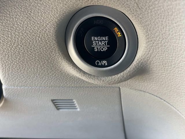 Used 2023 Chrysler Pacifica Limited FWD image 17