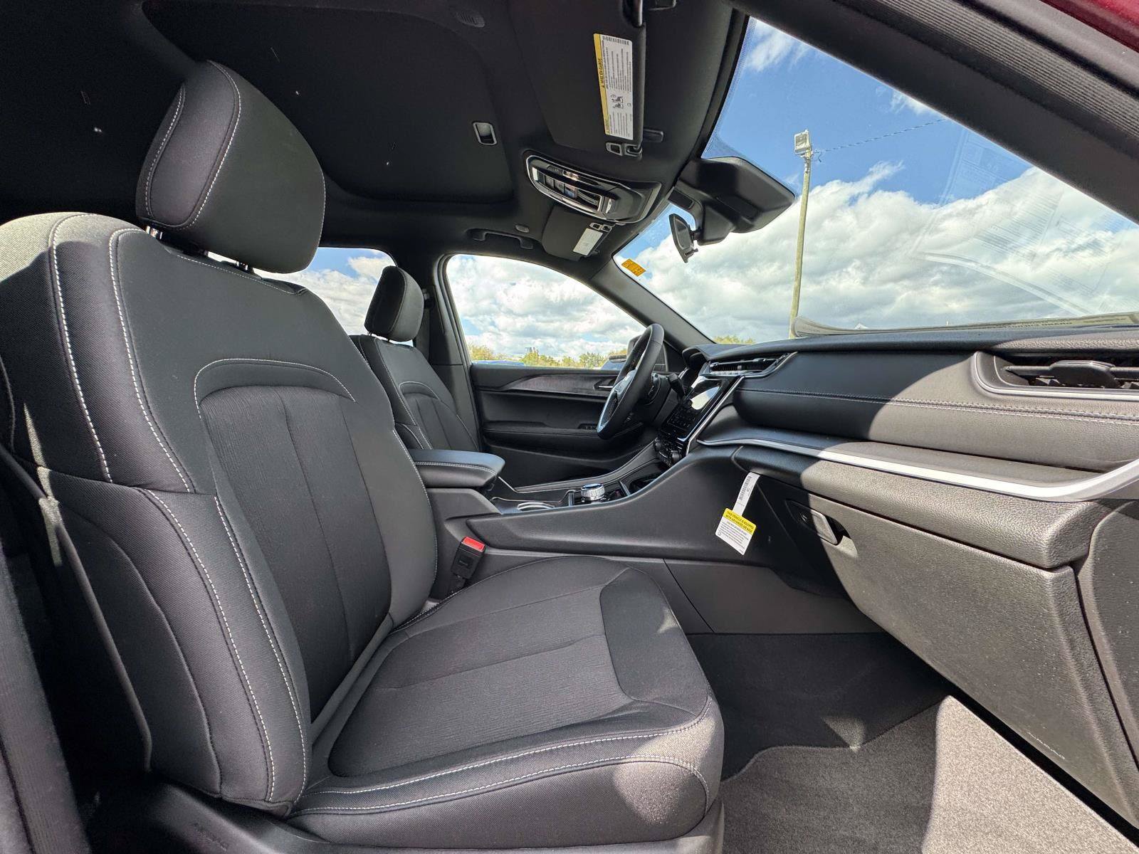 New 2025 Jeep Grand Cherokee Laredo X w/ Luxury Tech Group I AWD/4WD image 13
