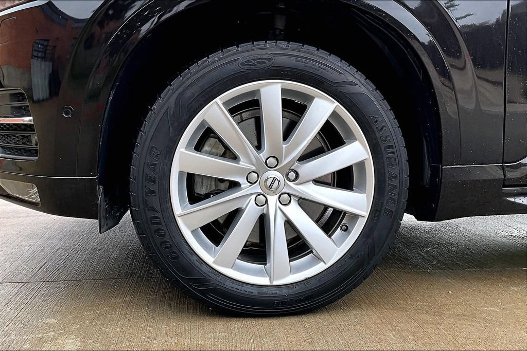 Used 2016 Volvo XC90 T6 Momentum w/ Momentum Plus Package AWD/4WD image 11