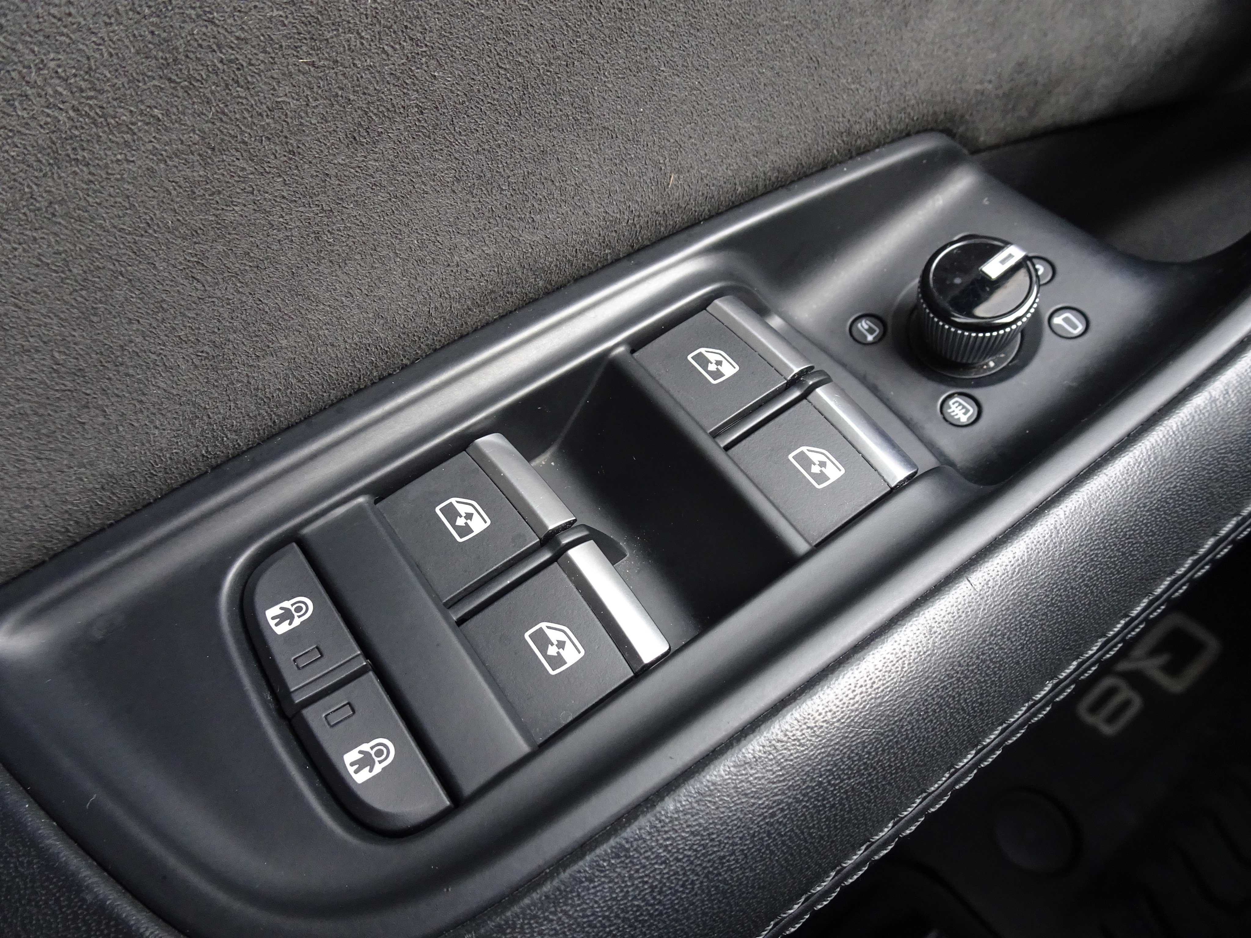 Used 2019 Audi Q8 Prestige w/ Luxury Package image 32