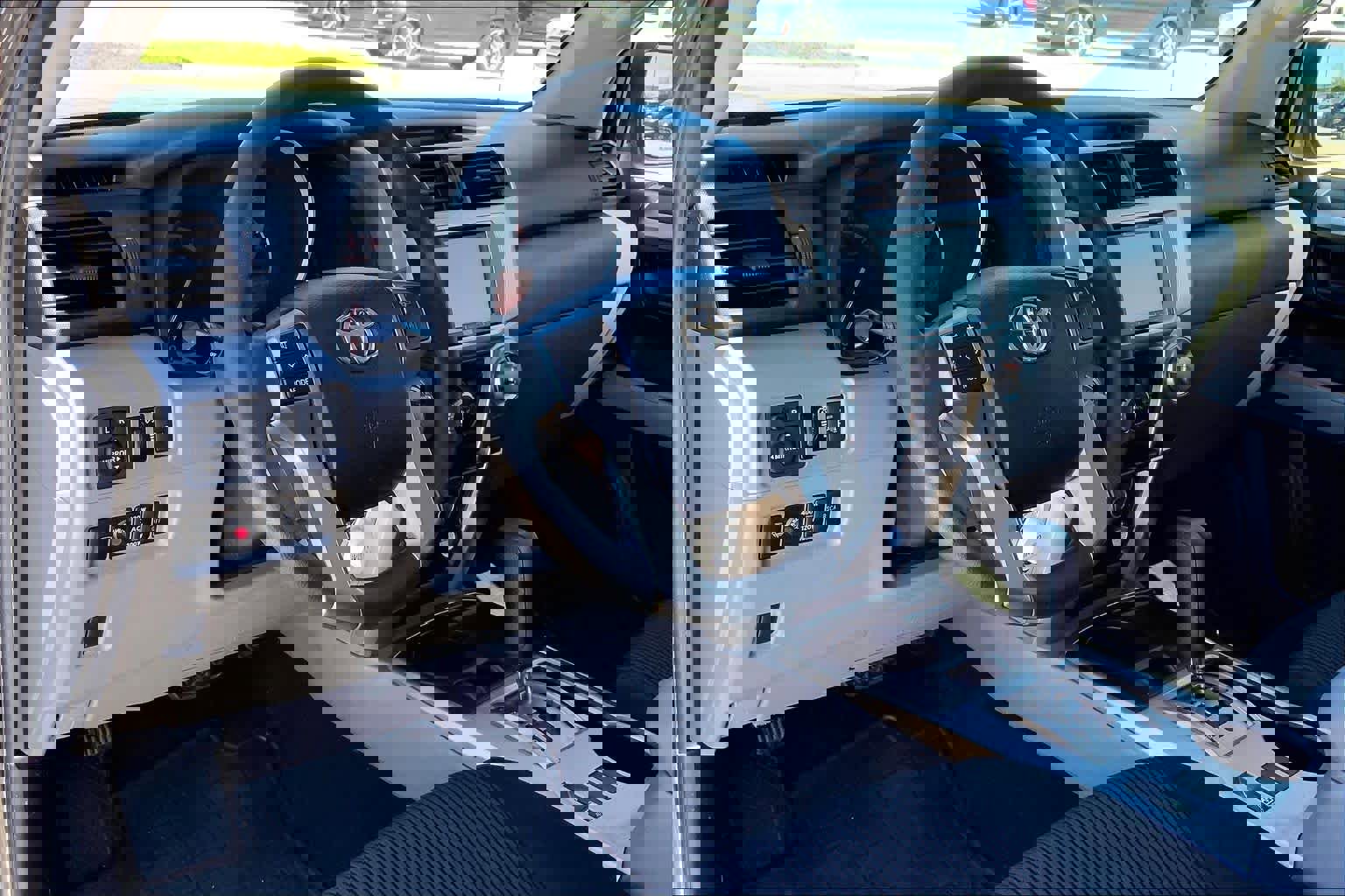 Used 2013 Toyota 4Runner SR5 w/ Convenience Pkg image 18